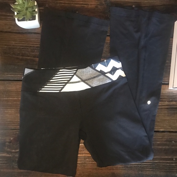 lululemon athletica Pants - Lululemon reversible black leggings.